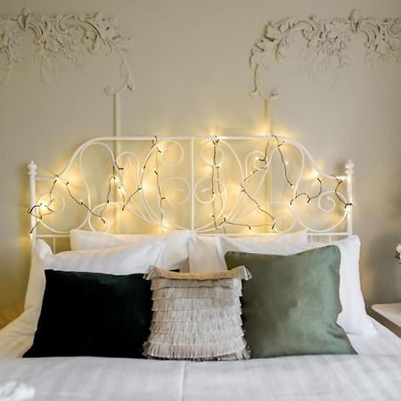Cozy Studio Overlooking The Old Town Bukares Bagian luar foto