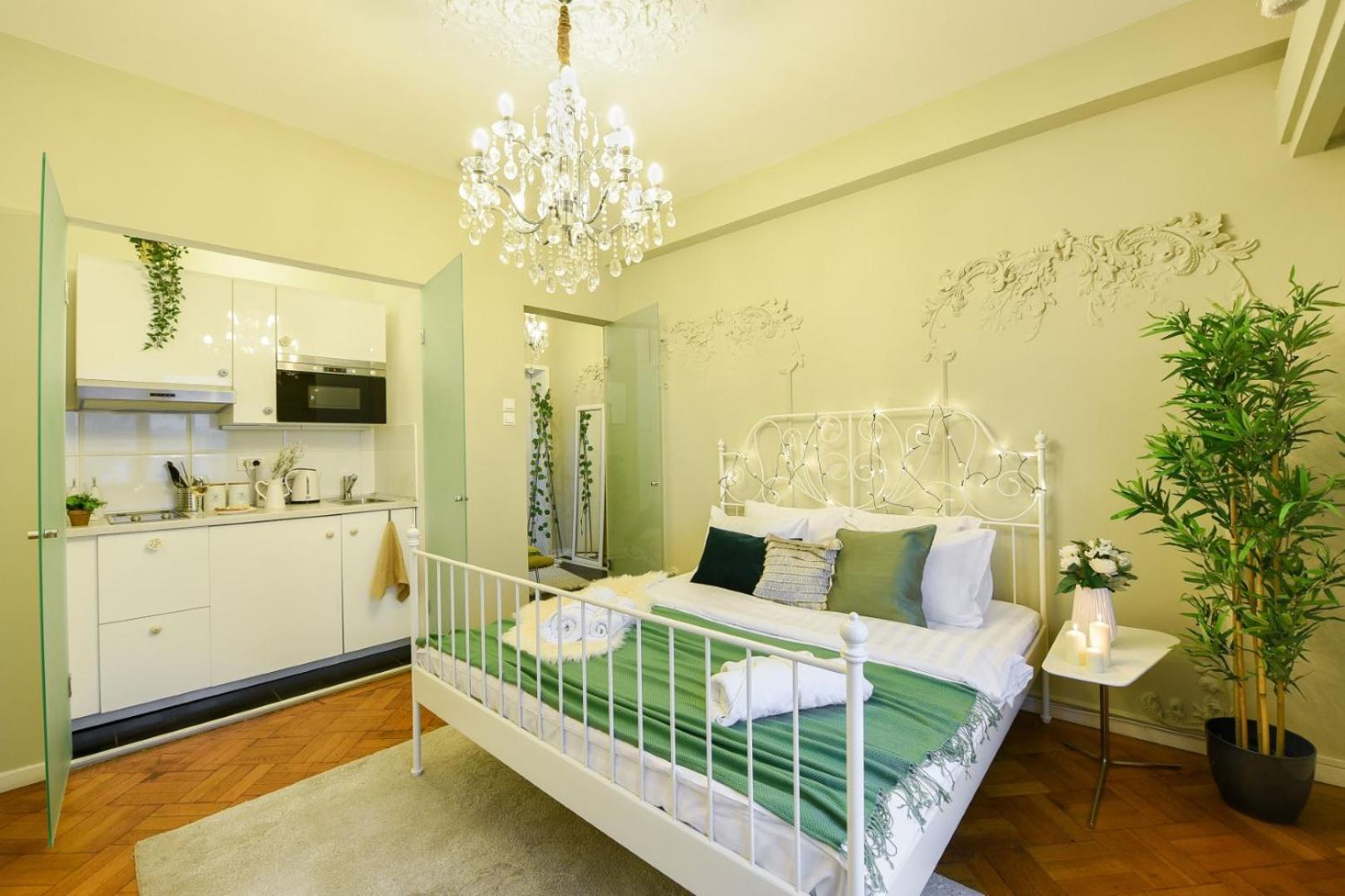 Cozy Studio Overlooking The Old Town Bukares Bagian luar foto