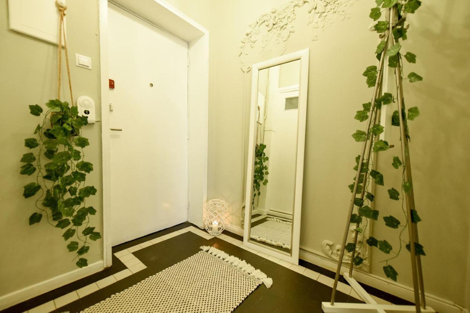 Cozy Studio Overlooking The Old Town Bukares Bagian luar foto