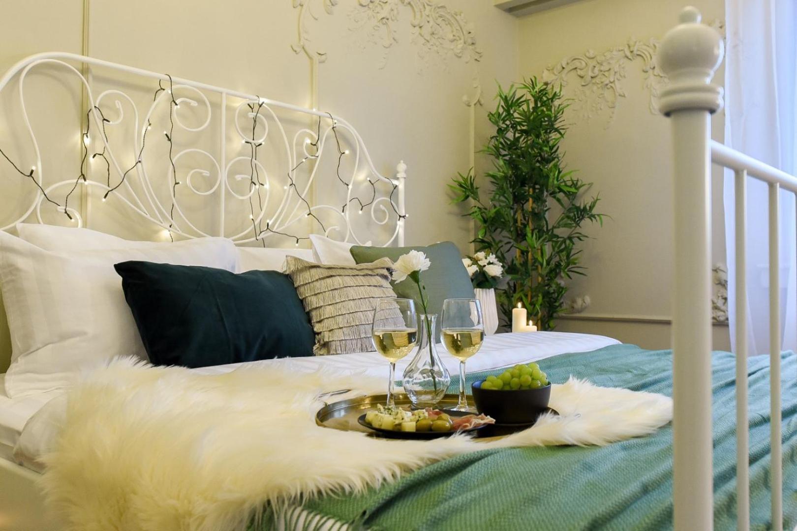 Cozy Studio Overlooking The Old Town Bukares Bagian luar foto