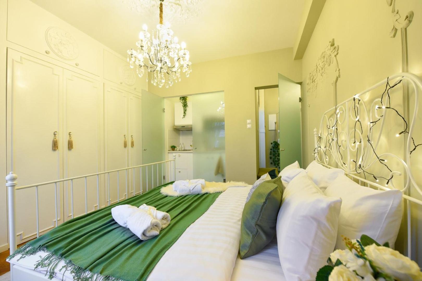 Cozy Studio Overlooking The Old Town Bukares Bagian luar foto
