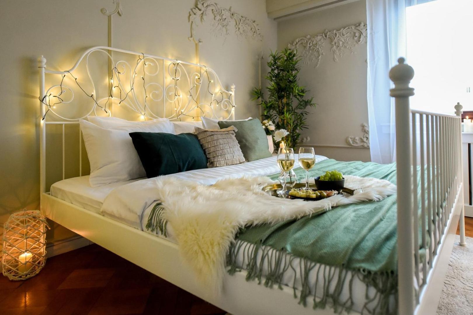 Cozy Studio Overlooking The Old Town Bukares Bagian luar foto